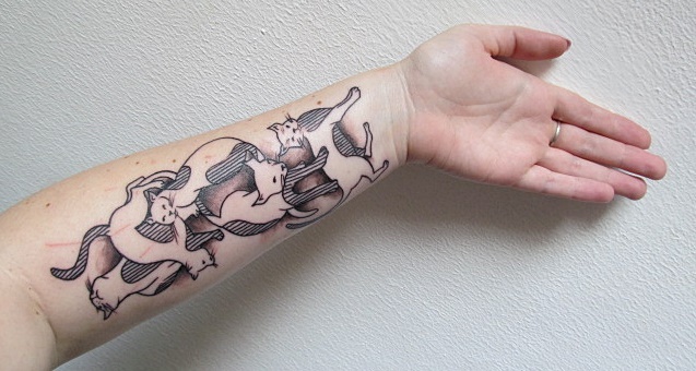 Kočky v tetovacím salonu / Cats in Tattoo Salon