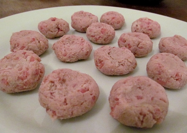 Vaříme pro kočky: recept na bochánky s červenou řepou - Hotové